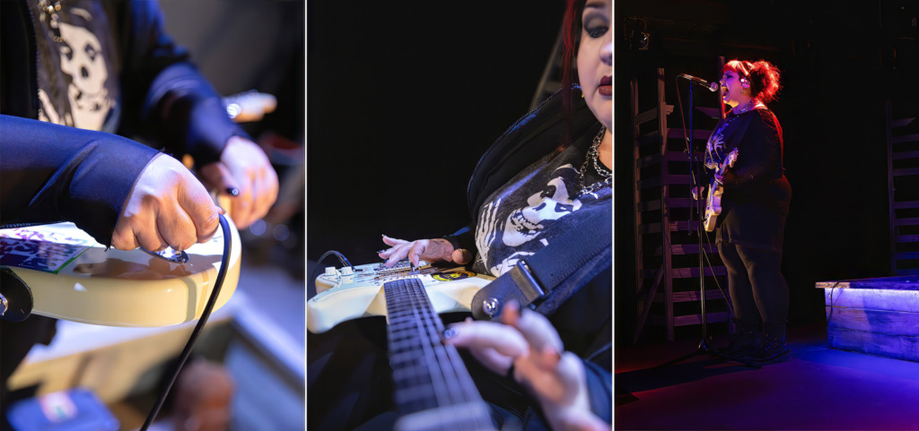 SV: Tredelad bild: närbild på händer som spelar elgitarr, en detalj av gitarrens hals och en sångare som står vid mikrofon på scenen under färgat scenljus. FI: Kolmiosainen kuva: lähikuva käsistä soittamassa sähkökitaraa, yksityiskohta kitaran kaulasta sekä laulaja mikrofonin ääressä värivalojen alla. EN: A three-part image: a close-up of hands playing an electric guitar, a detail of the guitar neck, and a singer standing at a microphone under coloured stage lights.